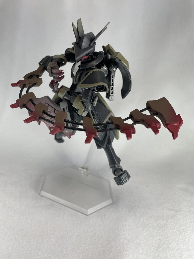 獣肉断ち巨大な鋸のような姿をした武装。変形によりワイヤーが展開し、リーチが大きく伸びる。