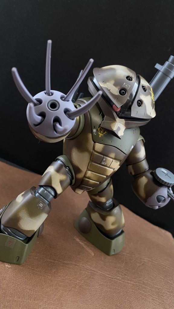 　物言わぬジムの陰から左腕のミサイルを放つ足元を狙ったそれは、