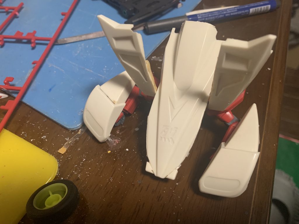 セイバーガンダムの変形機構を活用し、ミ○四駆にならないものかと試行錯誤し…