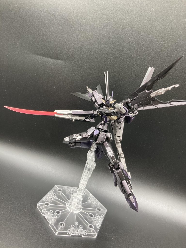 ドッズザンバスターの先端はバスターガンとして使えます!取り回し威力に優れていてビームザンバーと一緒に使うことで隙の無い攻撃が可能です!