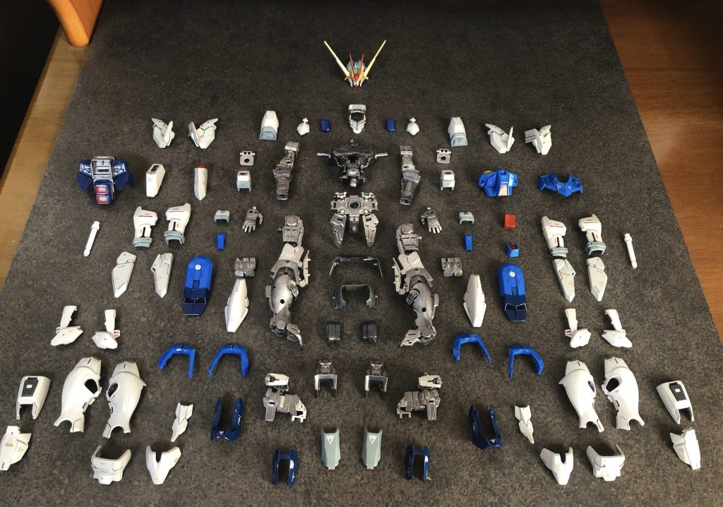 組み立て前にパーツを並べて撮影！後は組み立てあるのみ…と思いきや？