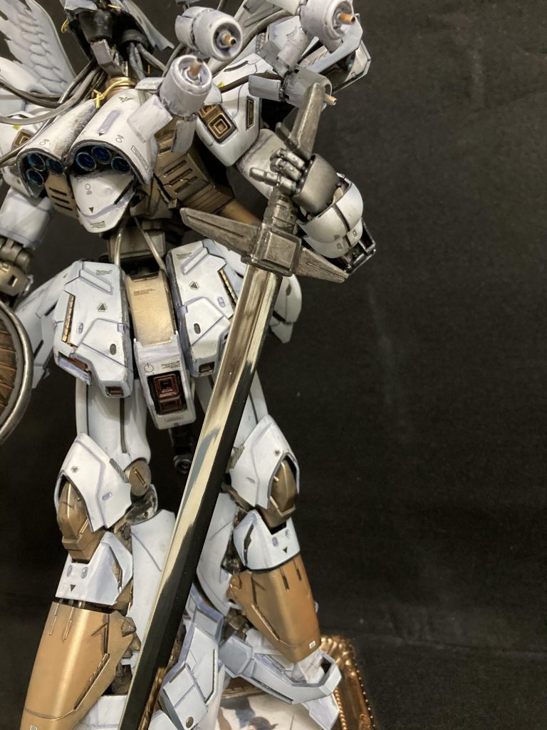 女性らしくウエストはシェイプして1/144のパーツを使って二の腕も細くしてます^ ^