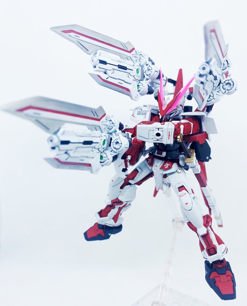 腕や肩は情報量増やすために、プラ板で加工してます。