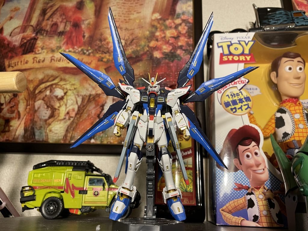 一応、水転写式デカールを使ってます。一枚が長いデカールは、ちぎれて曲がって大変でした。