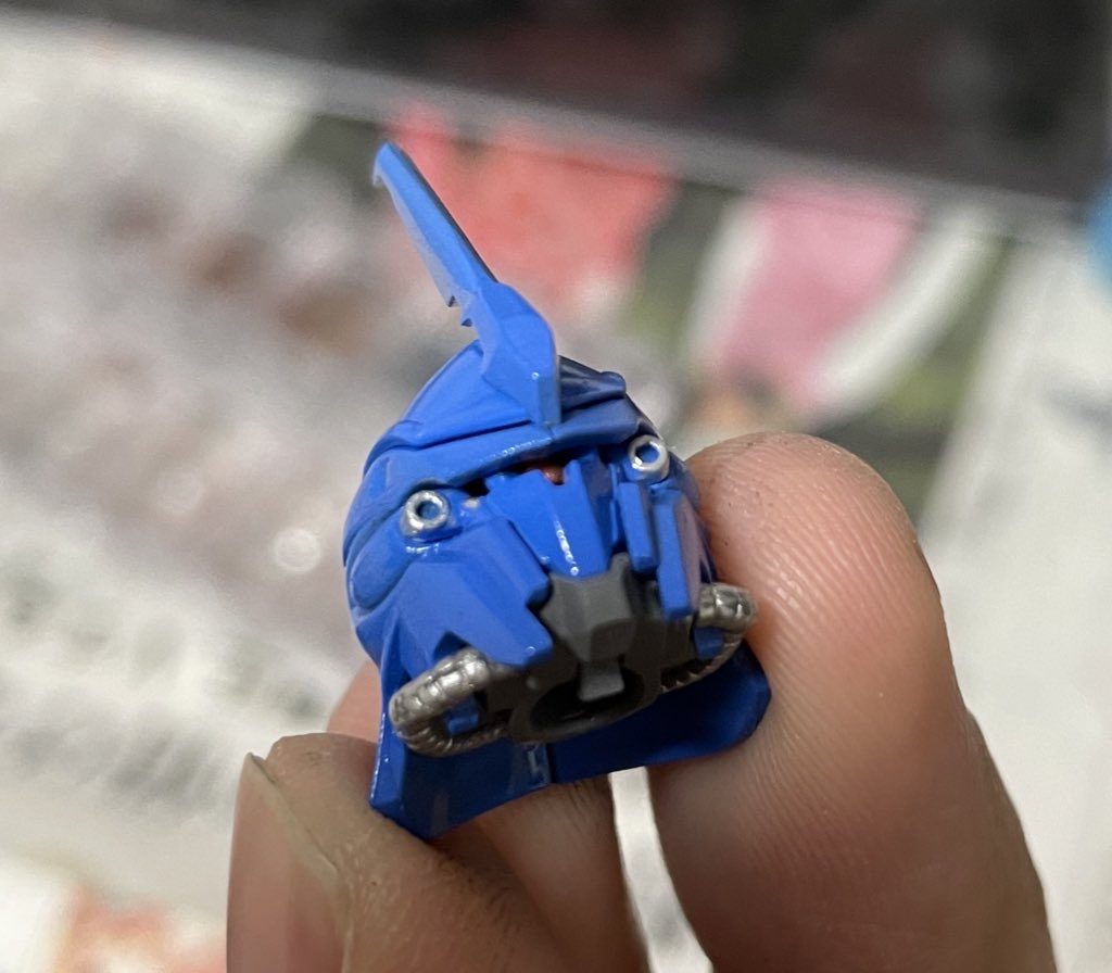 今回はグロス塗装?って言っていいか分からないくらいムラがあるツヤ出しになってしました( ̄▽ ̄;)一体につき1缶は必要ですね(笑)