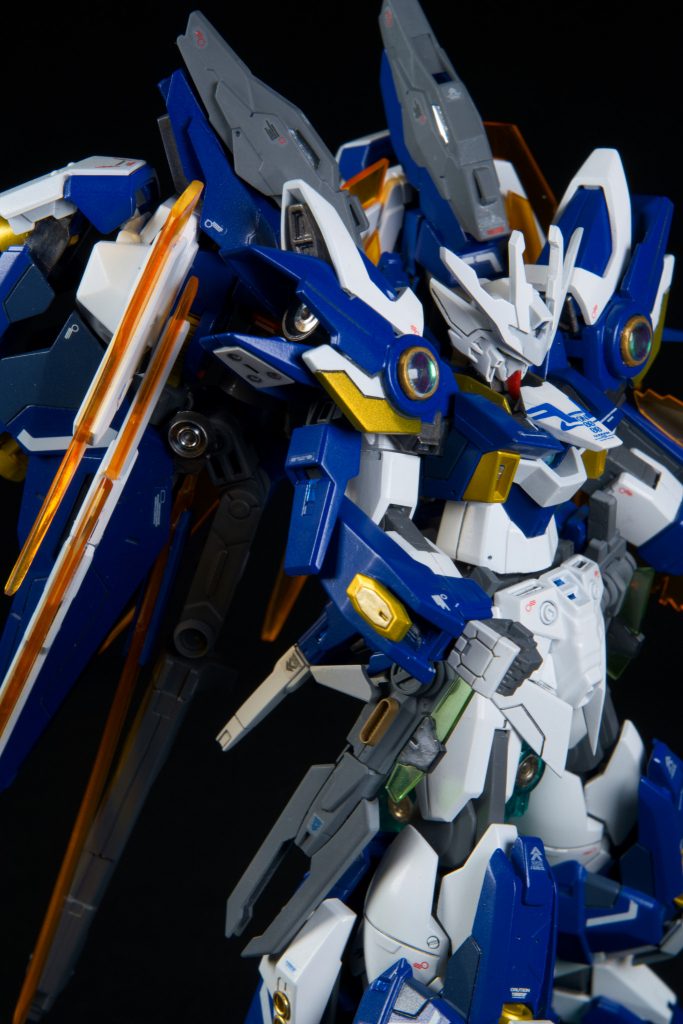 GNダガー:サイドアーマーに搭載されている共通装備。投擲して運用が多い為ダガーを採用している。