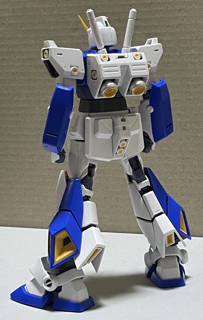 腰の後アーマーも、素組では位置が低くて、半ケツみたいなので、ちょっと加工して上にずらしてみました。