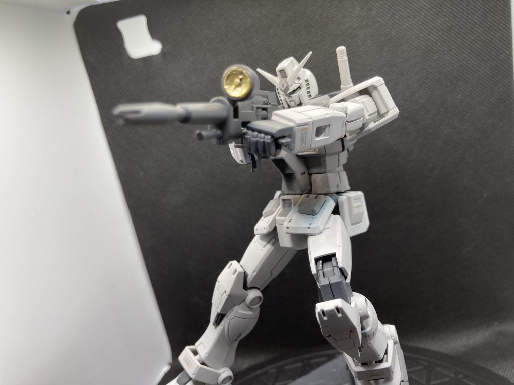 ビームライフルの両手構えも楽にできます。