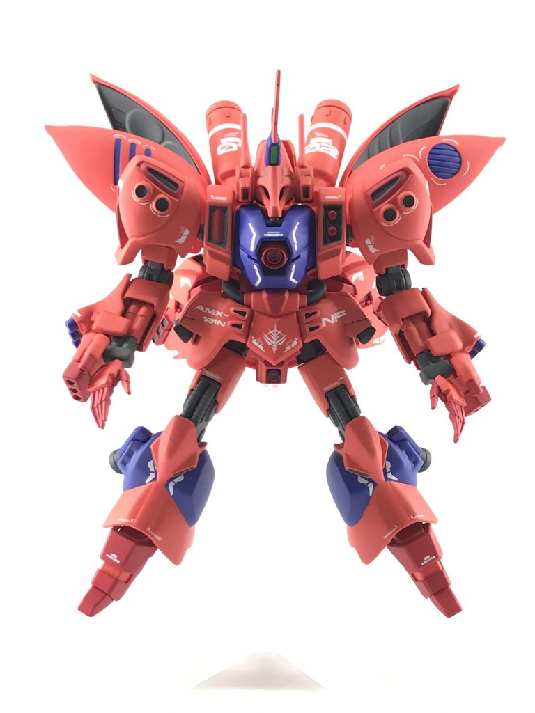 胸のハイパーメガ粒子砲はローゼン・ズールの盾を加工して取り付けてます。脚の側面のバーニア取り付け部分はシュツルムガルスのあまりパーツを使ってます腰側面のバーニアはグフR35のバーニアパーツをガルスJのパーツにくっつけてます。腰正面の三角のパーツはゲーマルクの胴体にあったメガ粒子砲を参考にそれっぽいパーツをジャンクから作って取り付けました。