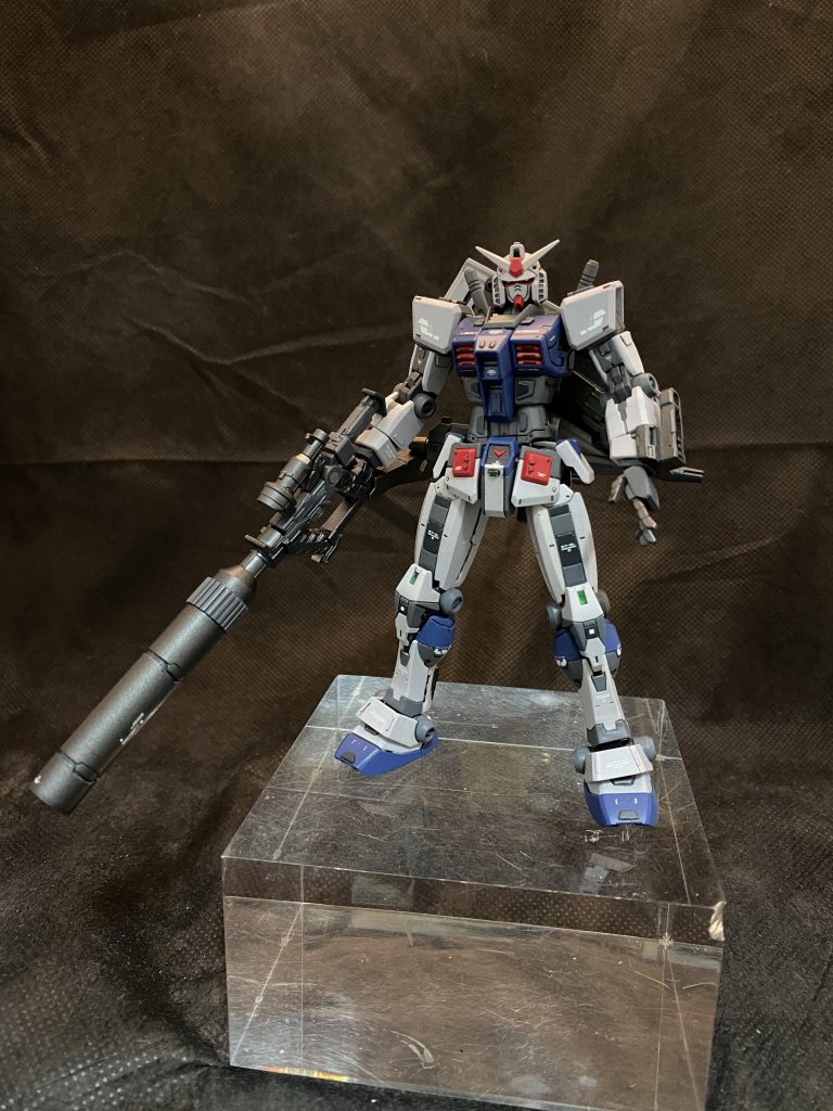 出来の良いキットですが、ディテールが少なかっので、全身に筋彫りをいれてます。