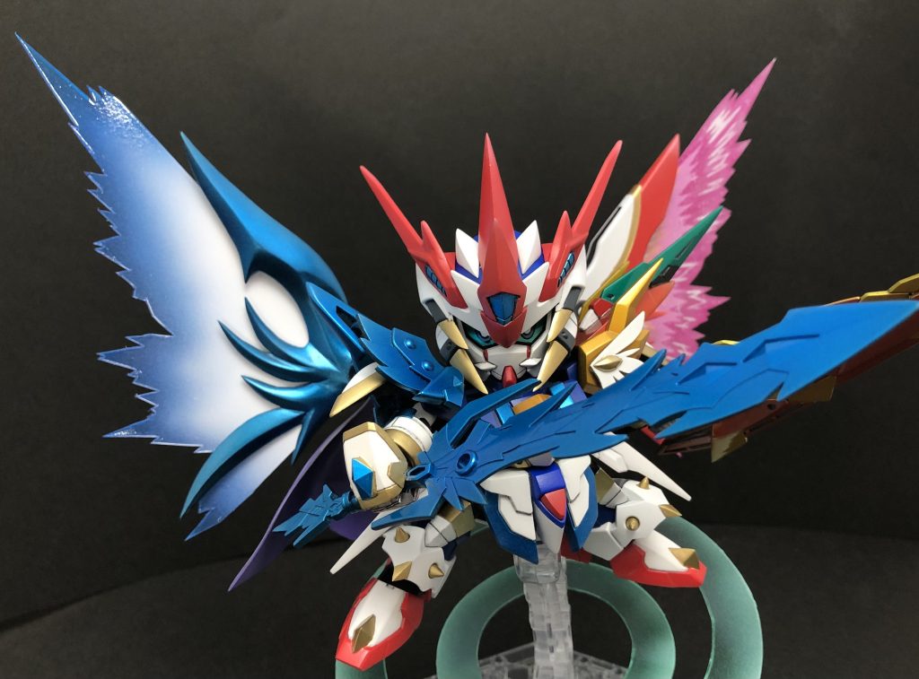 雷龍剣「アロンダイト」特に前から変わってません。羽と共にグラデっぽくしています。羽の青いメタリックはガンダムマーカーのコスモブルーなんですが、素晴らしい発色です。