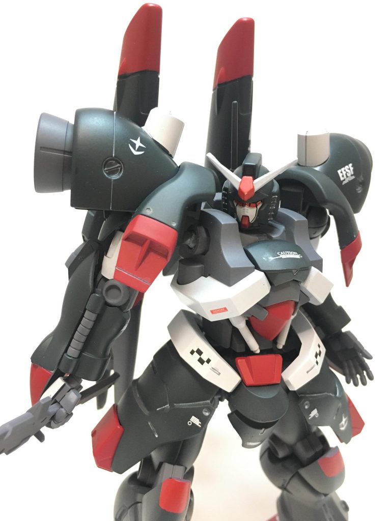 頭部はアンテナ付けたりしてちょっとだけ試作4号機を意識してます。旧HGUCのガンダムの顔の造形が好きです。