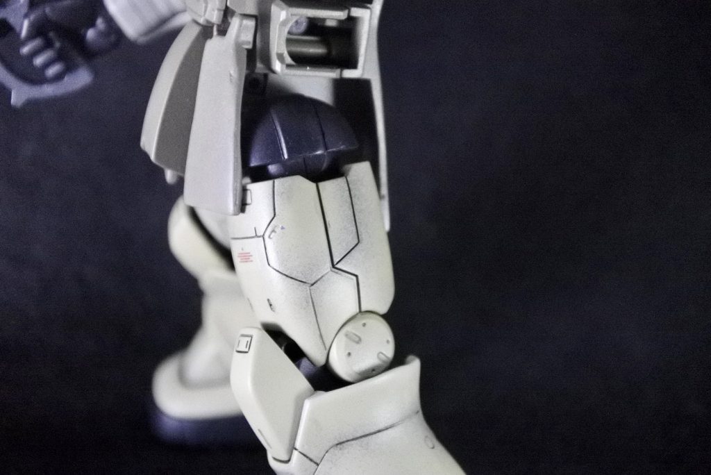 太ももの左右にディテールがなくて物足りなく感じたので､上画像のようにディテールを追加しました｡