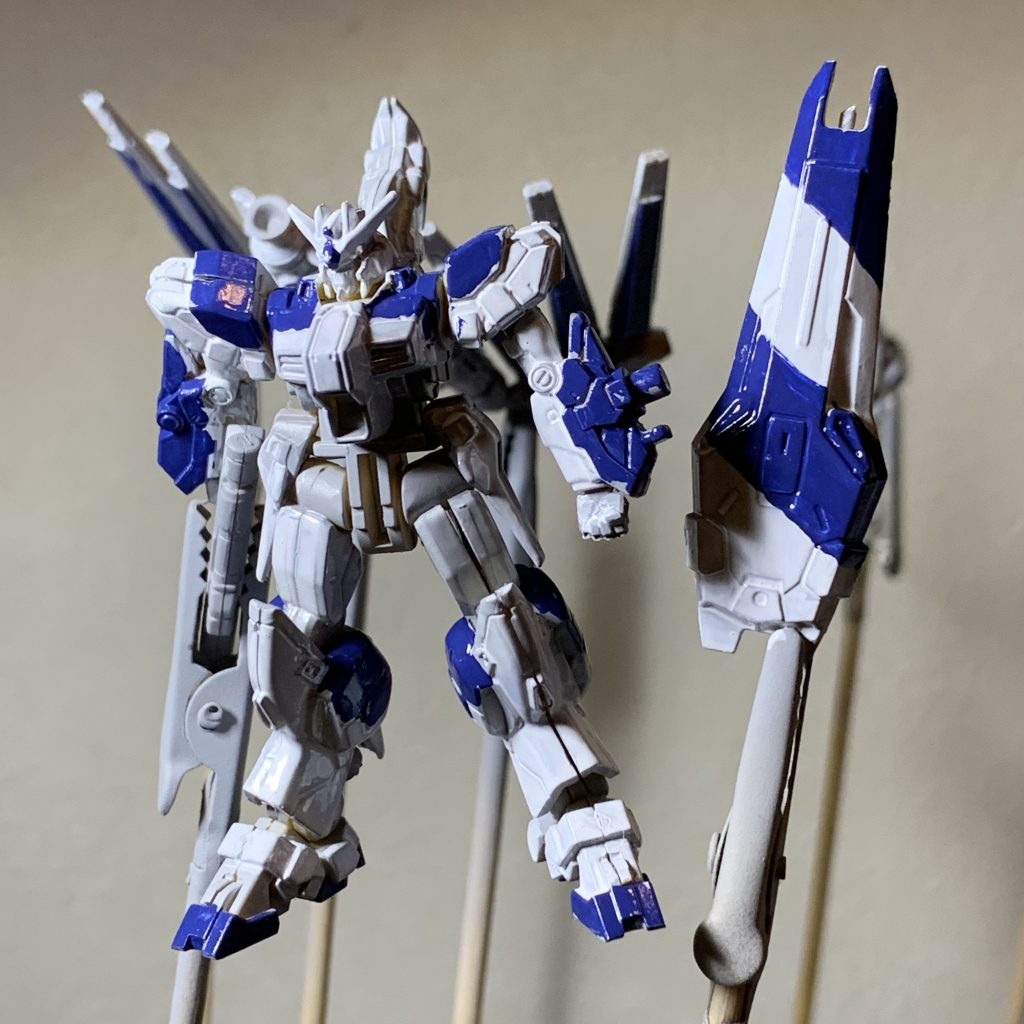 クレオスの水性ホビーカラーで筆塗り。この塗料、乾くのに時間が掛かり過ぎるのが難点ですね。