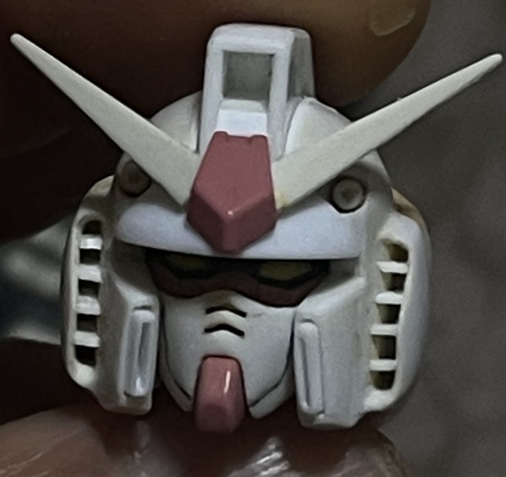 ここ数日は頭部を全面的に作り直してました。パーツ構成も大幅に変更中です。