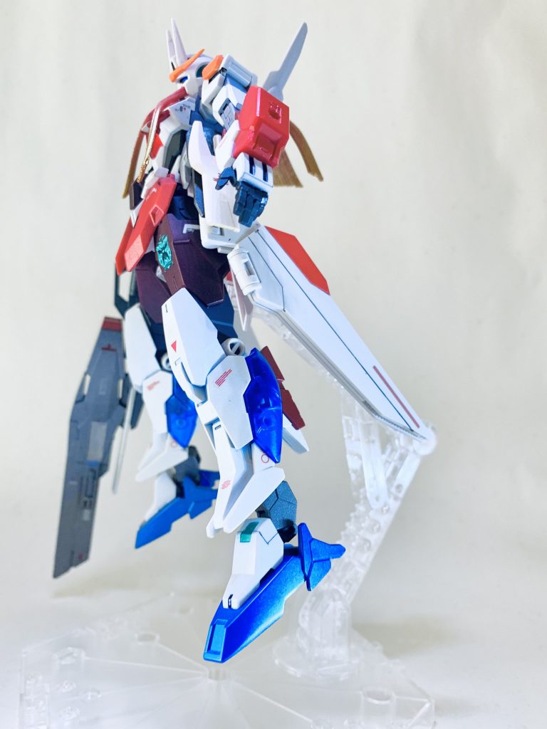 ふくらはぎはクリアパーツに軽ーくメタルブルーを吹きかけ、透明度を残しています。脚パーツのみブルーを置いたのは、ヒロトと共同で作ったからという裏設定wイチャイチャしながら作ってそうww