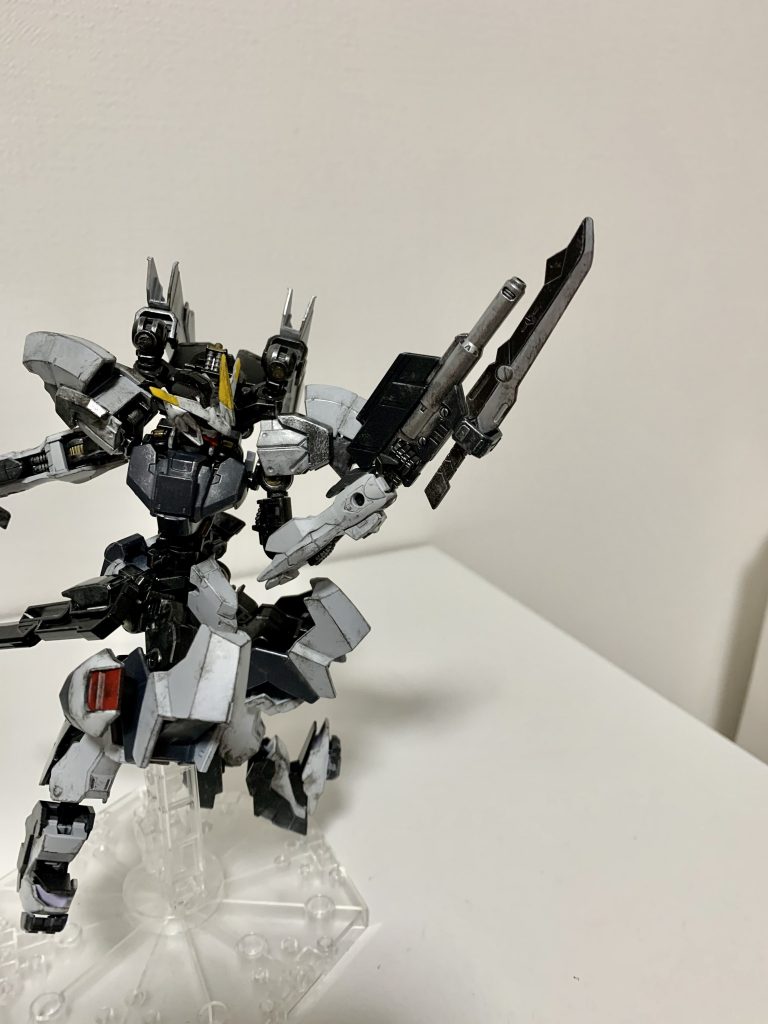 ライフルには着剣機構あり武器を持ち変える隙を見せず接近戦に移行できます
