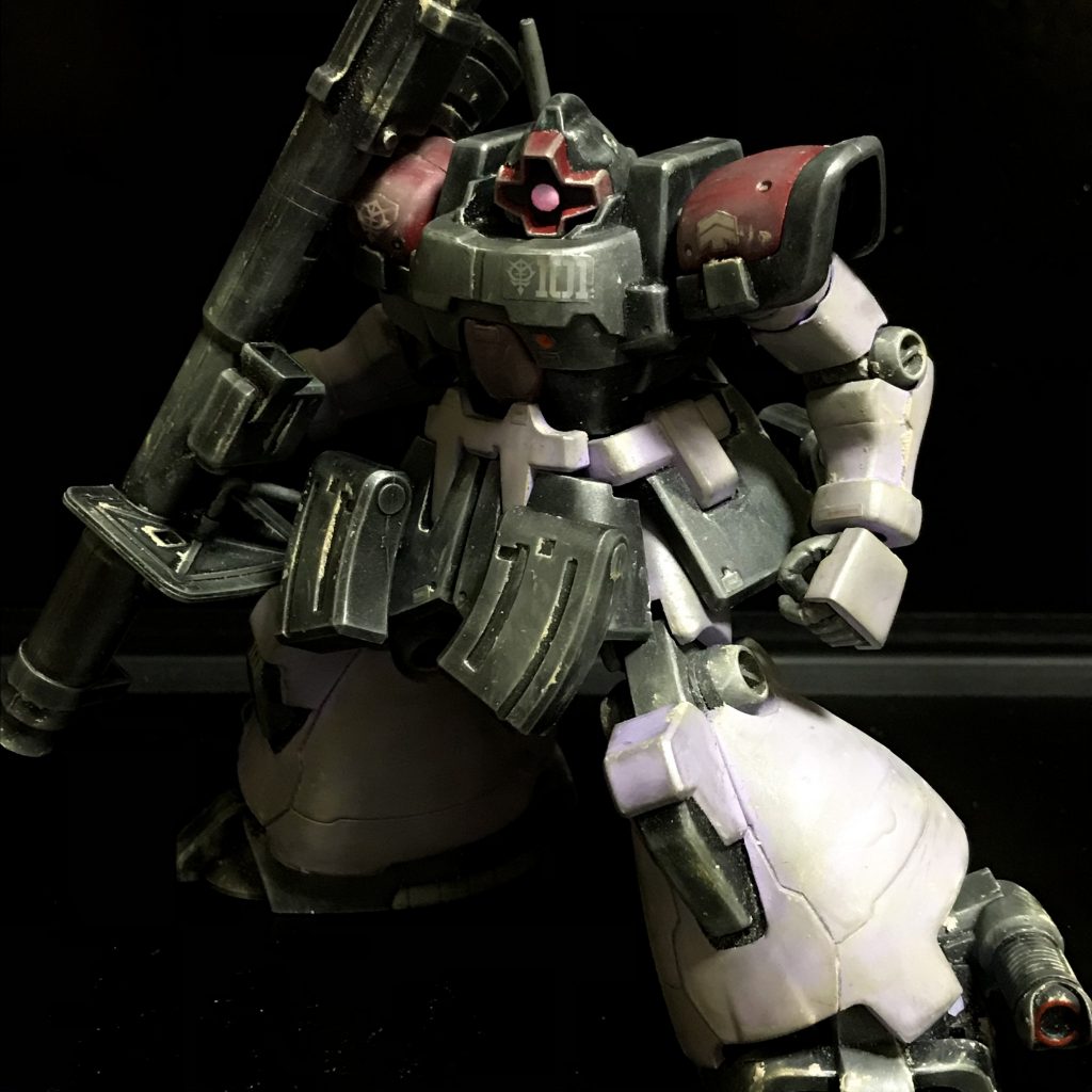 ドムの再販で近ごろ世が盛り上がっていましたので、積んであったコレを。20年以上前に発売されたキットですが、めちゃカッコいいドムです。ほとんど可動しませんが、ホバーで移動するからOKです(^^)