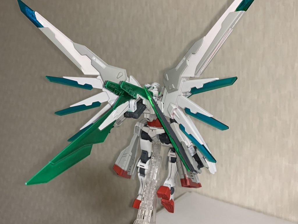 ファフナー意識したバックパックに翼まで入れた結果背面の情報過多がすごいことになっていますがとても好きですw