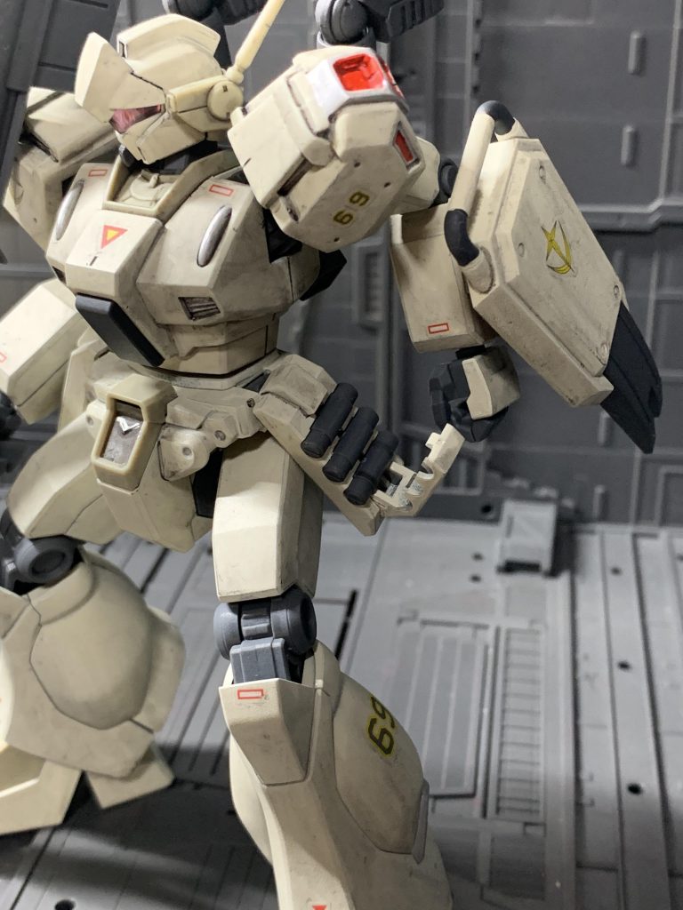 ハンドグレネード。１パーツ成形でしたが、全て切り離してそれぞれ別個に取り外せるようにしています。設定漁ってたら初めて知ったんですが、これ自動射出できるんですね。驚きでした。