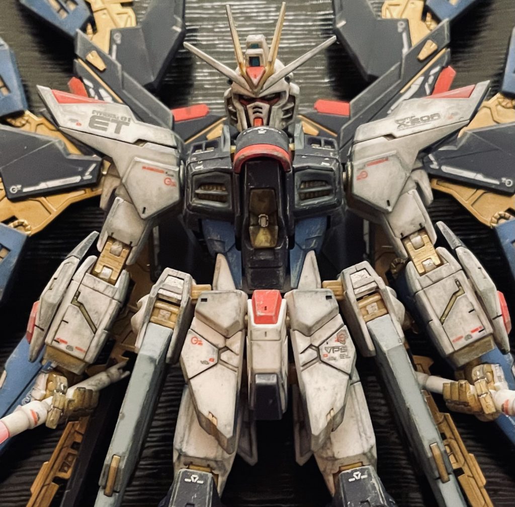 灰色でウェザリングしましたが、もっさりした印象になってしまいました。背景が黒だったので、いいかなぁと思ったのですが、失敗だったかも、、