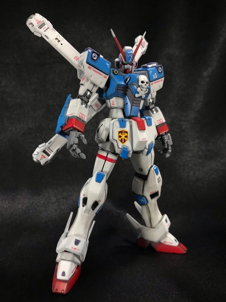 ガンプラの手、いわゆるマニピュレーターの指を可動させる。そんなギミックは1/100スケールならまだ話は分かる。しかしこいつはMGでもRGでもない、HGである。しかもHGシリーズの中でもスケールが小さい部類となるクロスボーンガンダム。 「ハハッ、そんな事出来るワケないか」