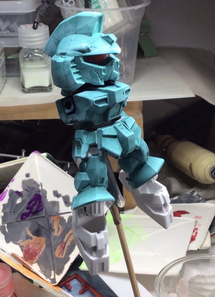 下地を塗ってますね。思いつきで始めてます。