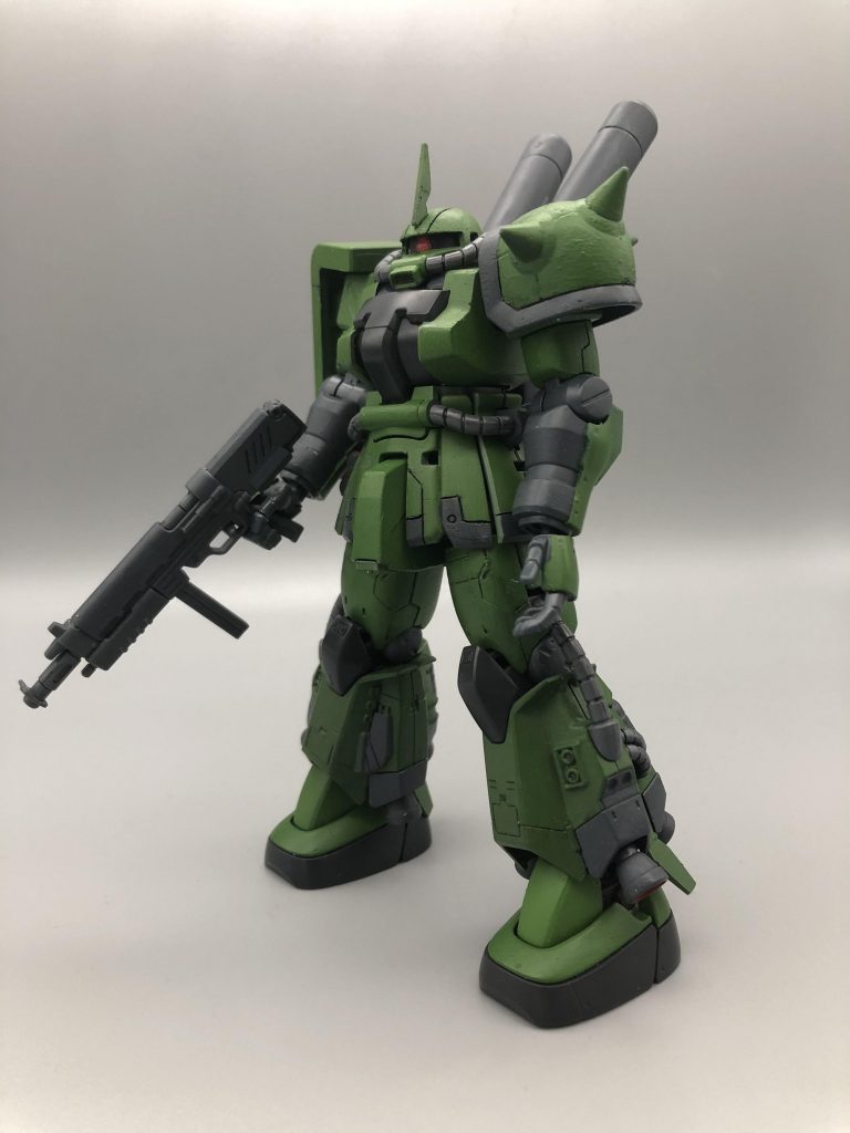 新たなチャレンジとしてスジボリ、デカール貼り、モノアイのH・アイズ化、をおこないました。中々時間がかかってしまいました…