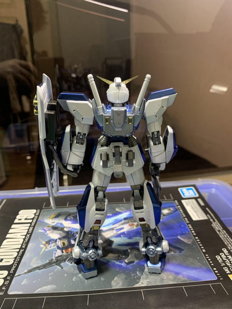 バックパックは1度アイスシルバーで塗装してみたもののなんか違う感じがしたので塗り直しました。