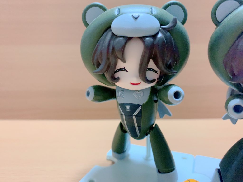 弟の顔は口開け仕様眼と同じように中側から口の中をつくってあるのでタバコも咥えられます頭にあったオレンジハロさんは頭や床に置けます