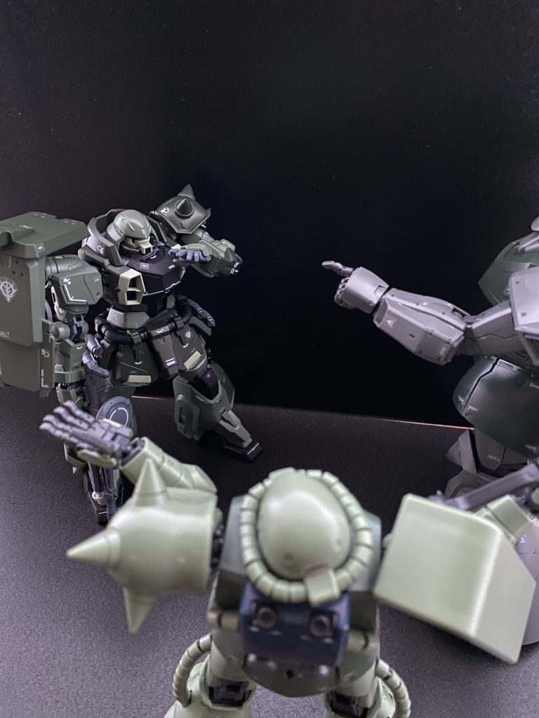 「何いってんすか、自分ジオンのザクっすよ、…あ〜あれだ解像度!解像度っすよ自分先輩より高解像度なんすよ、4kとか、8kっす」「「え〜」」