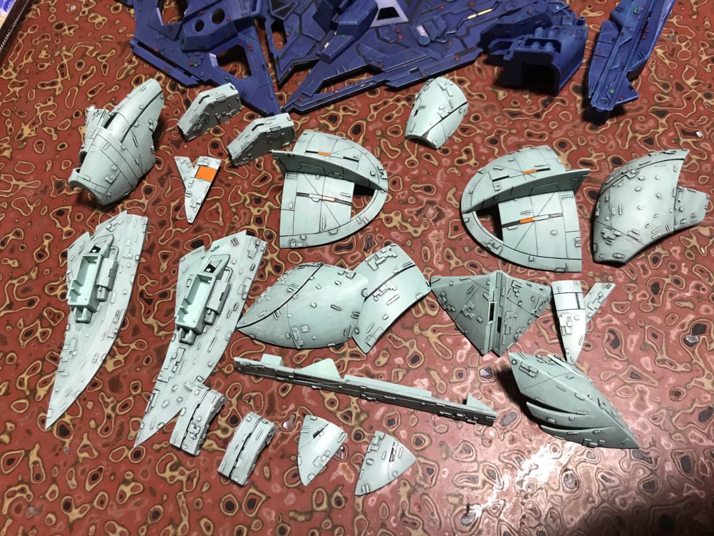 おかげでスミ入れ作業が地獄絵図になりましたが…ww🤣差し色としてオレンジや赤をバランスを見て配置しております。