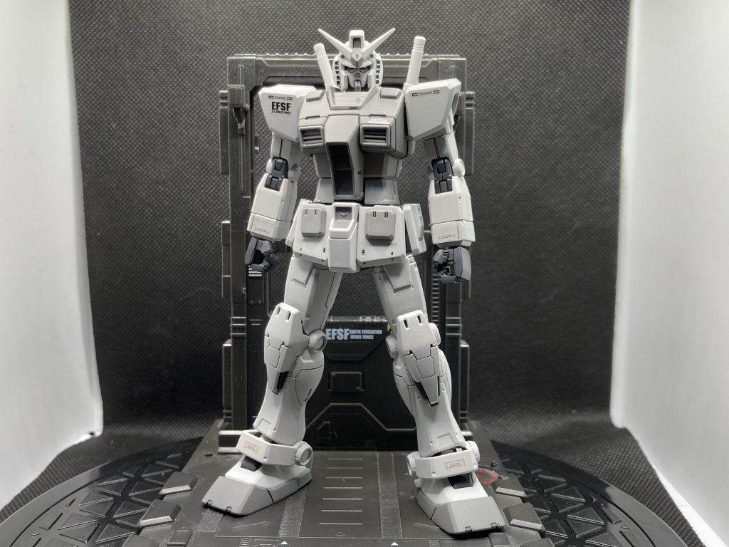 全体的なバランスはこんな感じです。オリジンの脚部は太すぎず細すぎないデザインでリファインされたカトキ氏は流石だと思います。今回はオリジン特有のデザインを引き算してノーマルっぽい感じにしてみました。