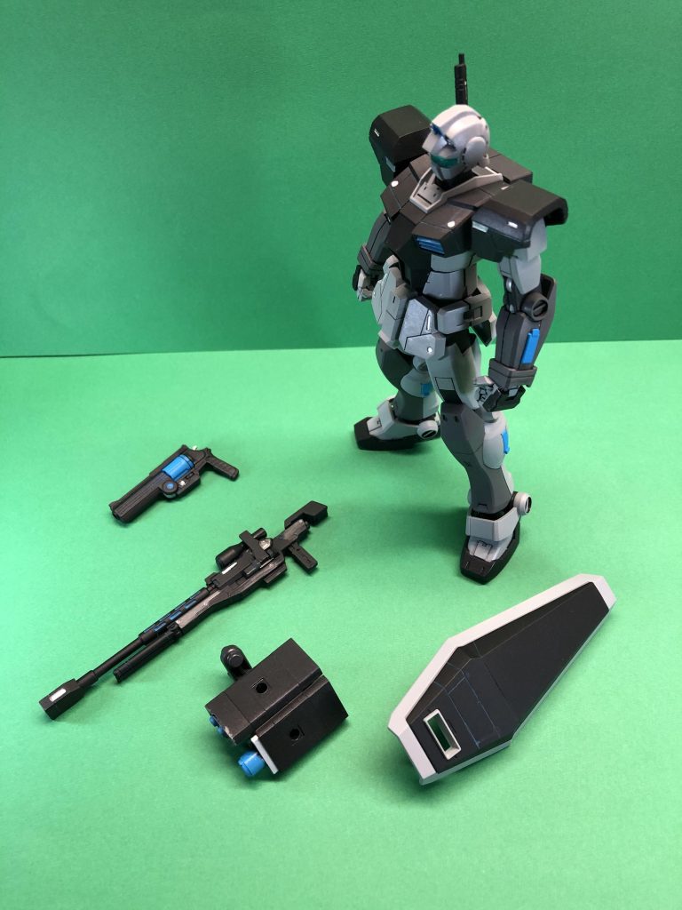 武装はリボルバー、スナイパーライフル、バックパックミサイル(三連装&大型)、シールド、ビームサーベルです