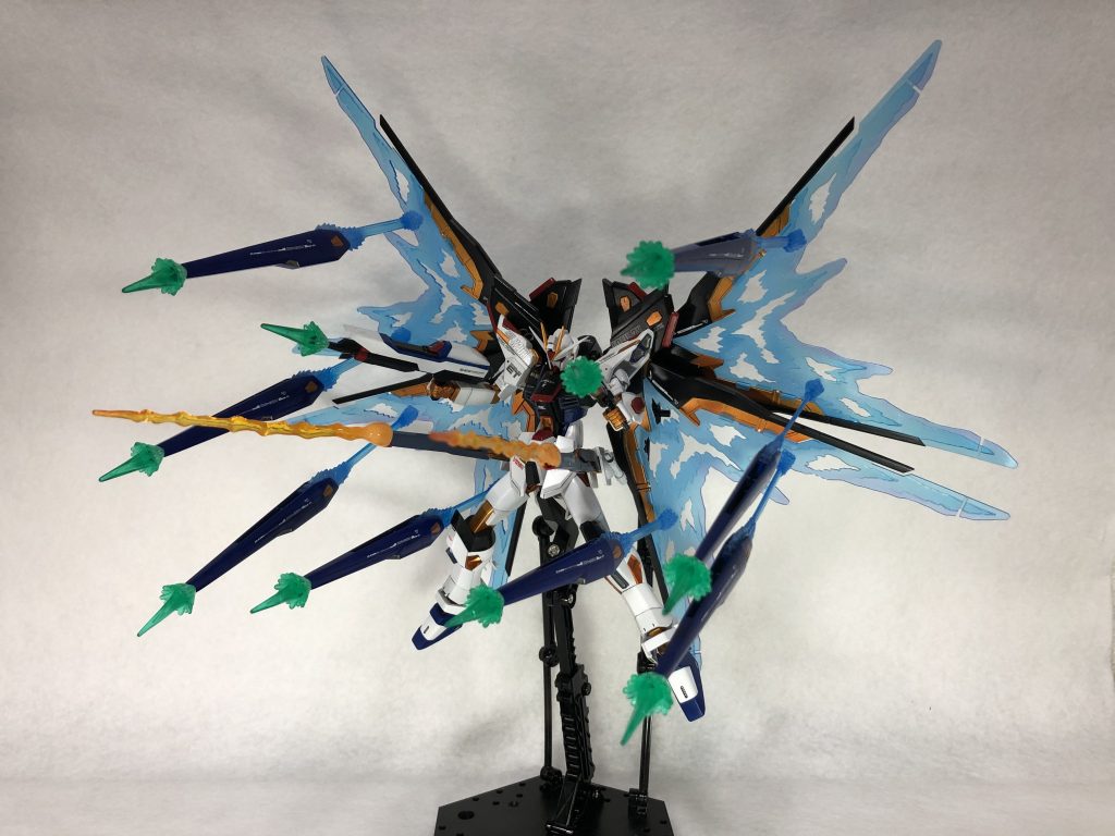 フルバーストのポーズを取らせるととても場所を取るのでこの状態では飾れませんでした…いつかは飾れるようにしたいな…