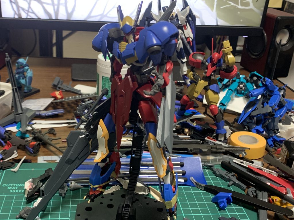 その後、顔をアレンジしつつその他にも色々なパーツをつけて大きな機体を作ろうと頑張りました
