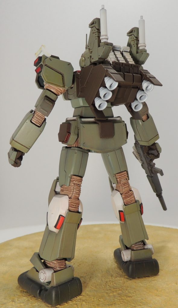 ランドセルはストレート組みしました。ファルコン・モニカ乗機にするためには、このランドセルを取り外し、ホバーマントの専用ユニットを取り付けます。