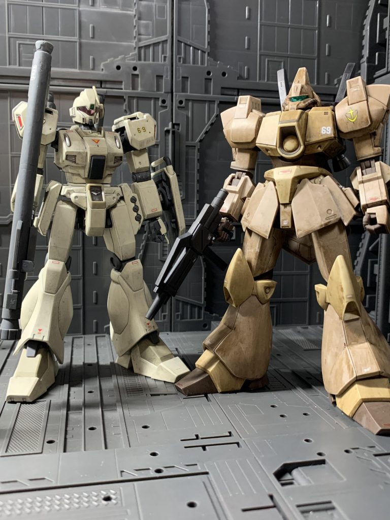 揃い踏みの写真で〆。ご覧いただきありがとうございました。カラーレシピ基本色：アトムハウスペイント水性スプレー　ハニークリームバックパック：アトムハウスペイント水性スプレー　ブラックグレーバーニア部：ガンダムマーカーシャインシルバー、ロイヤルメタレッド