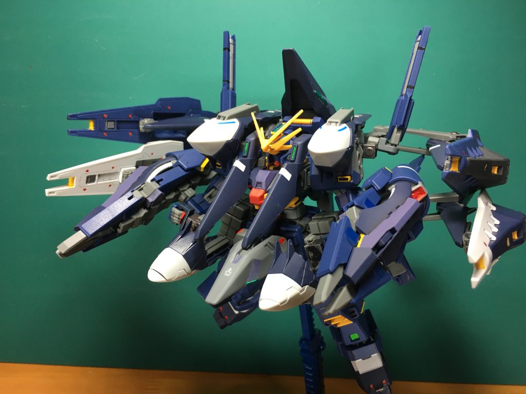 　フルドドⅡのサブアームにシールド・ブースター×4を追加した、ハイゼンスレイ・ラーⅡ(ヘキサブースト・クルーザー)。コンポジット・シールド・ブースター2基も加えた推進力はハイゼンスレイのクアドラ・ブースター以上に高い推進力を誇り、最大出力では人間の耐えられる限界ギリギリのスピードが出る危険な形態です。