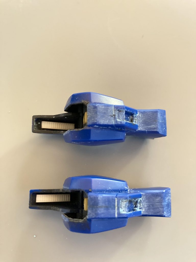 膝裏は結束バンドを貼りました。