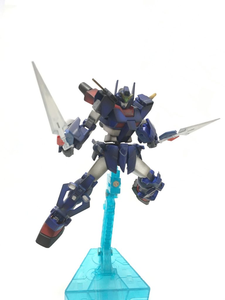 大きい剣も良いなぁと思ったんですけど、本体がわりとスマートなシルエットになったので、あえて双剣にしました。 