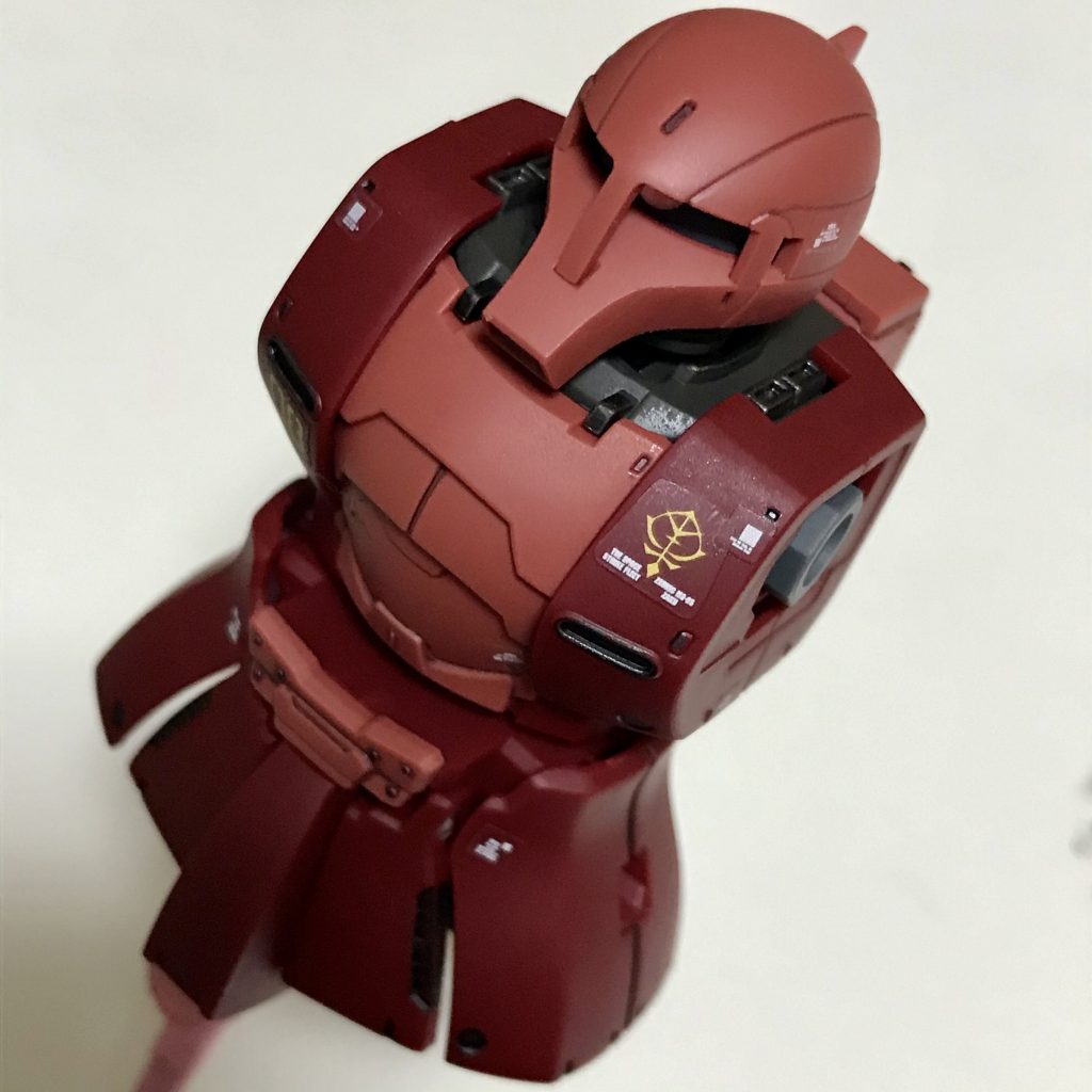 ザクの日に向けて二日前（日曜）の夜に作り始めました。凝ったことをする時間もなく、何もしなくとも超カッコいいので、そのまま行くことにしました（手抜き？汗）