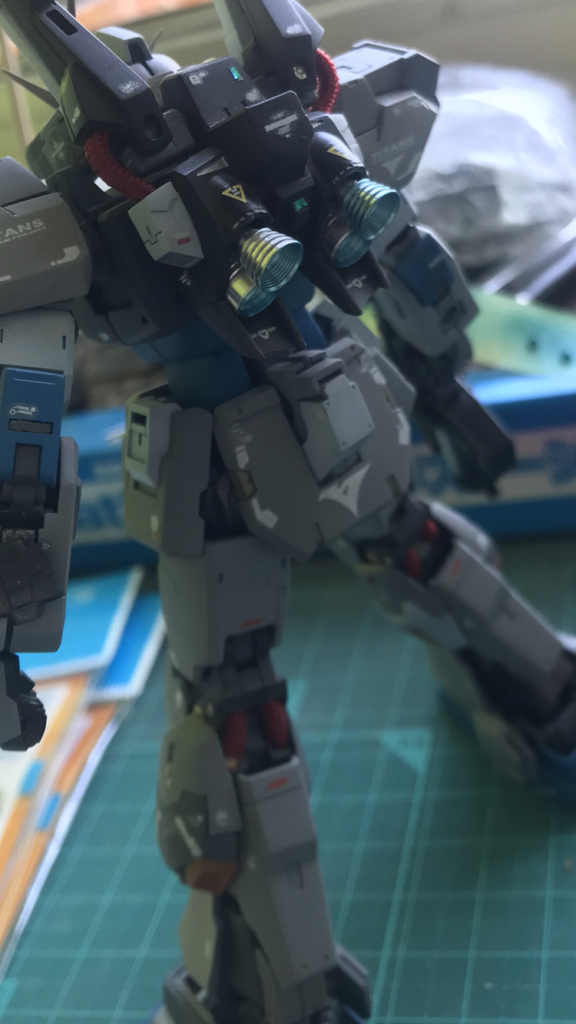 バーニアをメタルパーツに変更してうっすら透明のブルーを吹いてます。