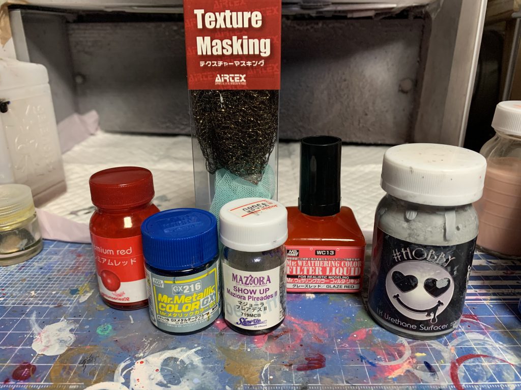 主な使用塗料はこちら。プレミアムレッドはメインカラーの下地に使用してます。