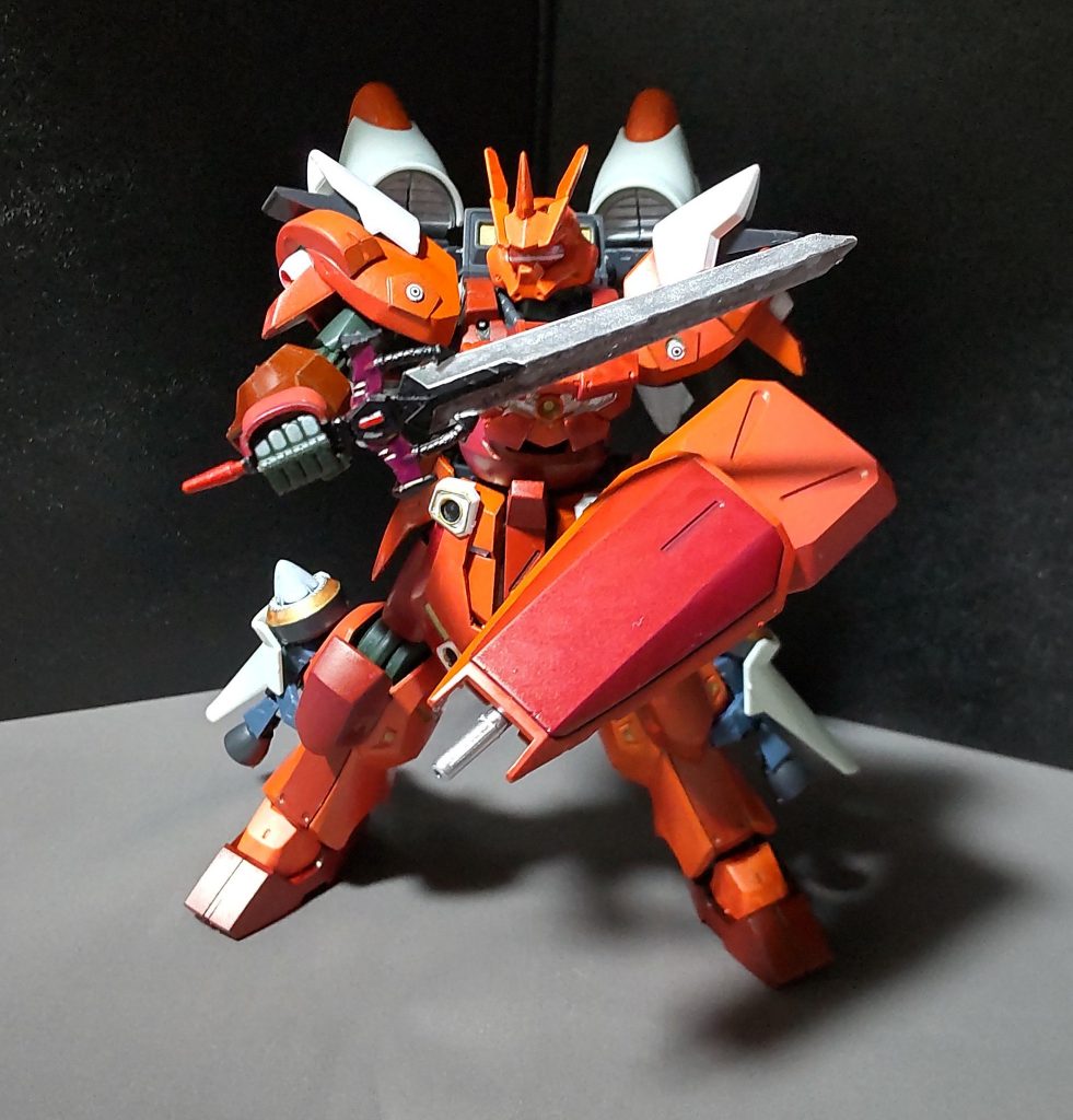 重斬刀鋭い切れ味で相手を一閃のもとに切り捨てる。勿論、対ビームコーティングはしてあるので、ビームサーベルの鍔迫り合いは可能。未使用時は左腰部に装着しています。