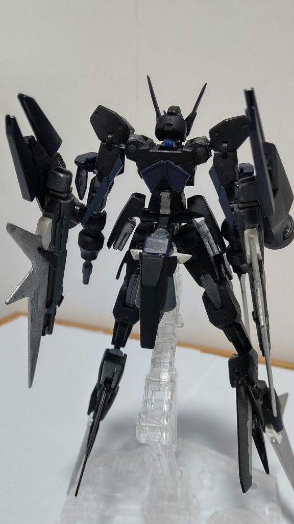 背面GNドライブは腰…というよりお尻へ両腰のバルカンは牽制用のもの後ろに向けて打ってミサイルうちおとすってのもありかも