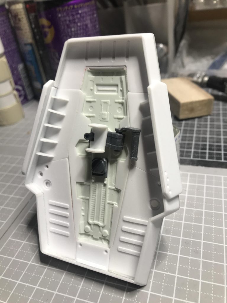 シールド内側。