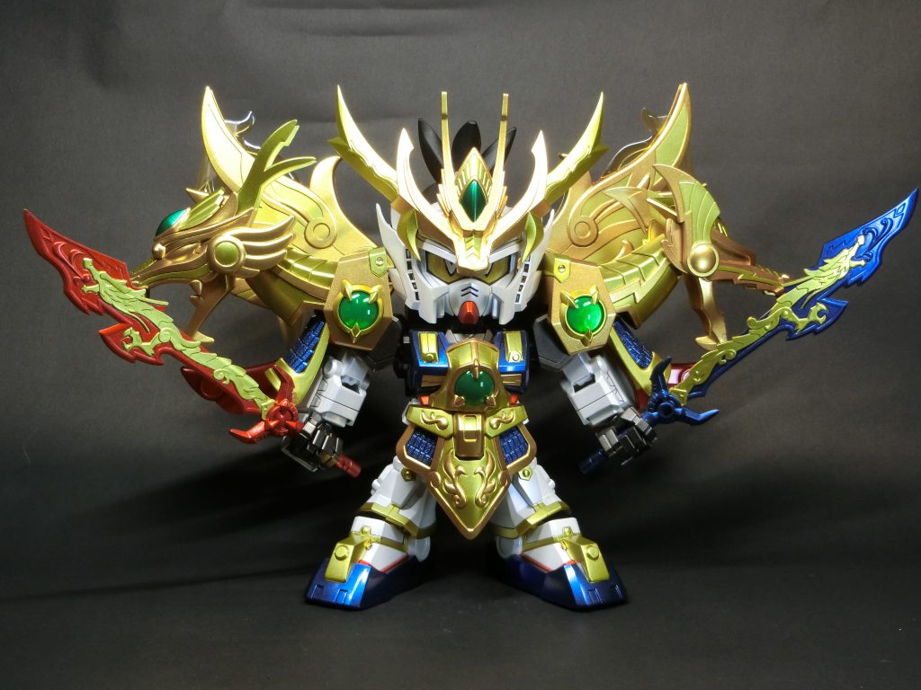 戦闘モード まじでこの2本の刀のマスキングはしんどかった豪華版は目が歯車で回転するので2種類の目の使い分けができます。1つ目は付属のシール2つ目は塗装して怒り目をつくりました。