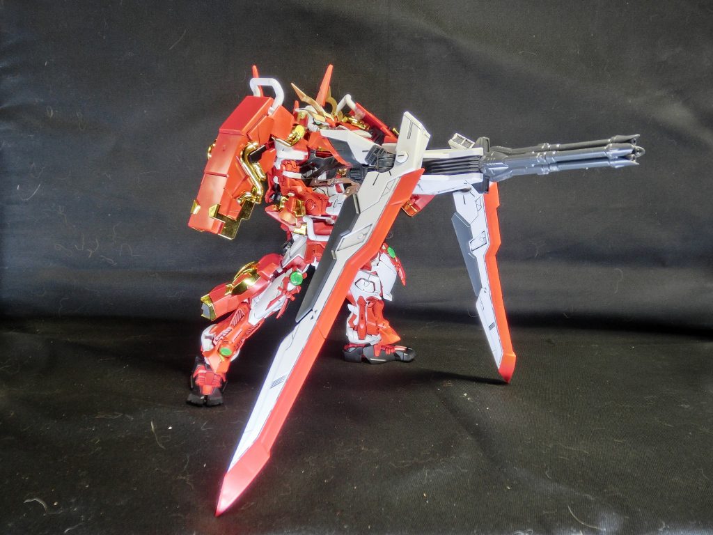 支援武器としてタクティカルアームを装備し大剣・大弓・ガトリングを使い分け可能