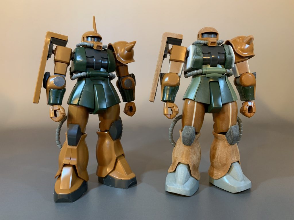 左は無改造のHGUCザクⅡ。右が今回改造でMSV化を目指して改造したHGUCザクⅡです。